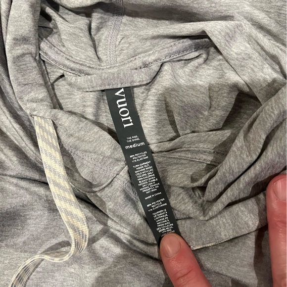 Vuori Halo Essential Dream Knit Hoodie Sweatshirt Light Gray Camo Crop Medium - Picture 2 of 6